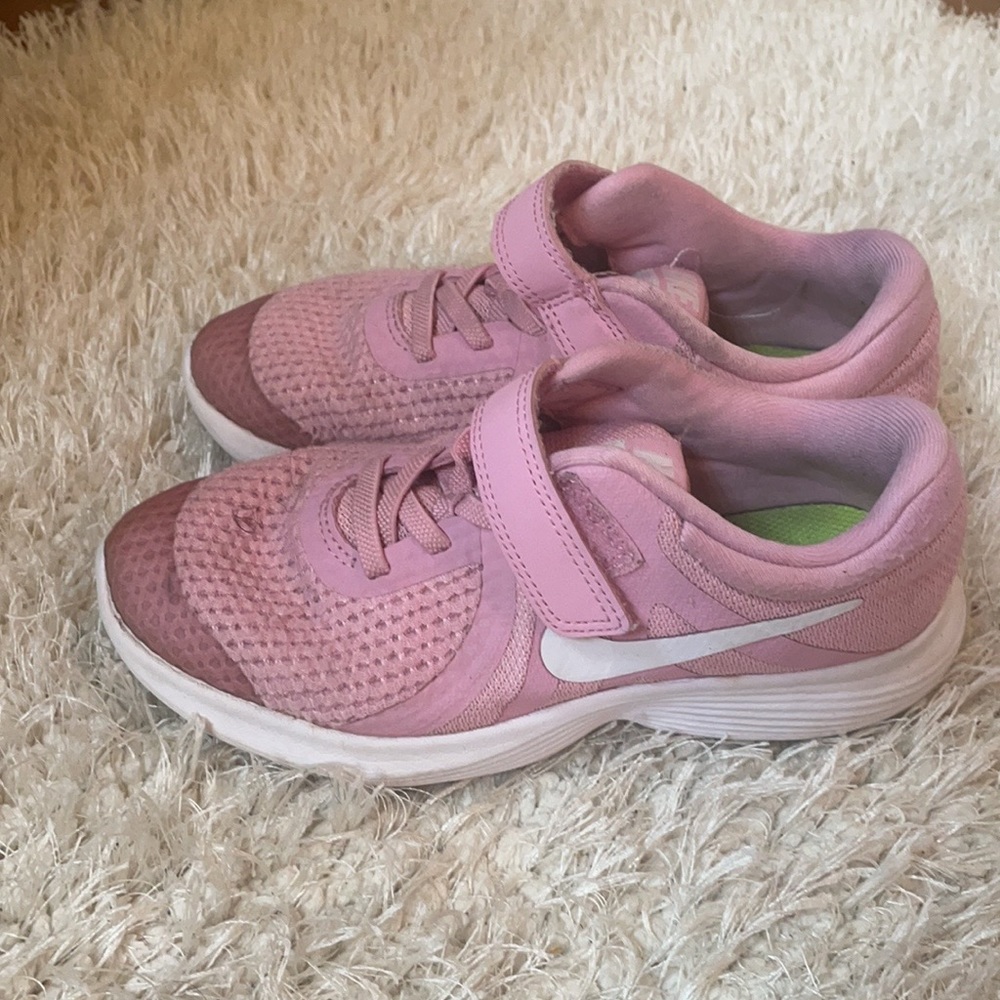 Nike: Girls kids shoes